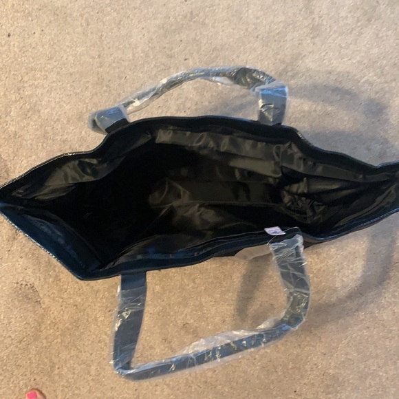 Victoria’s Secret Black Weekender Tote Bag NWT Travel Gym Carryall - Picture 6 of 6